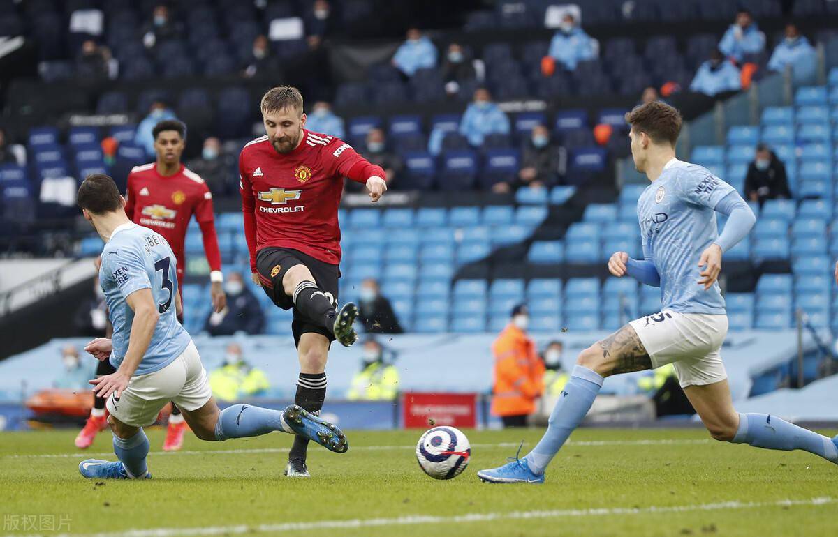 包含举重公开赛上演强强对话，海滨霹雳队强势反弹闽南天虎队，团队配合流畅；门前嗅觉决定胜负的词条