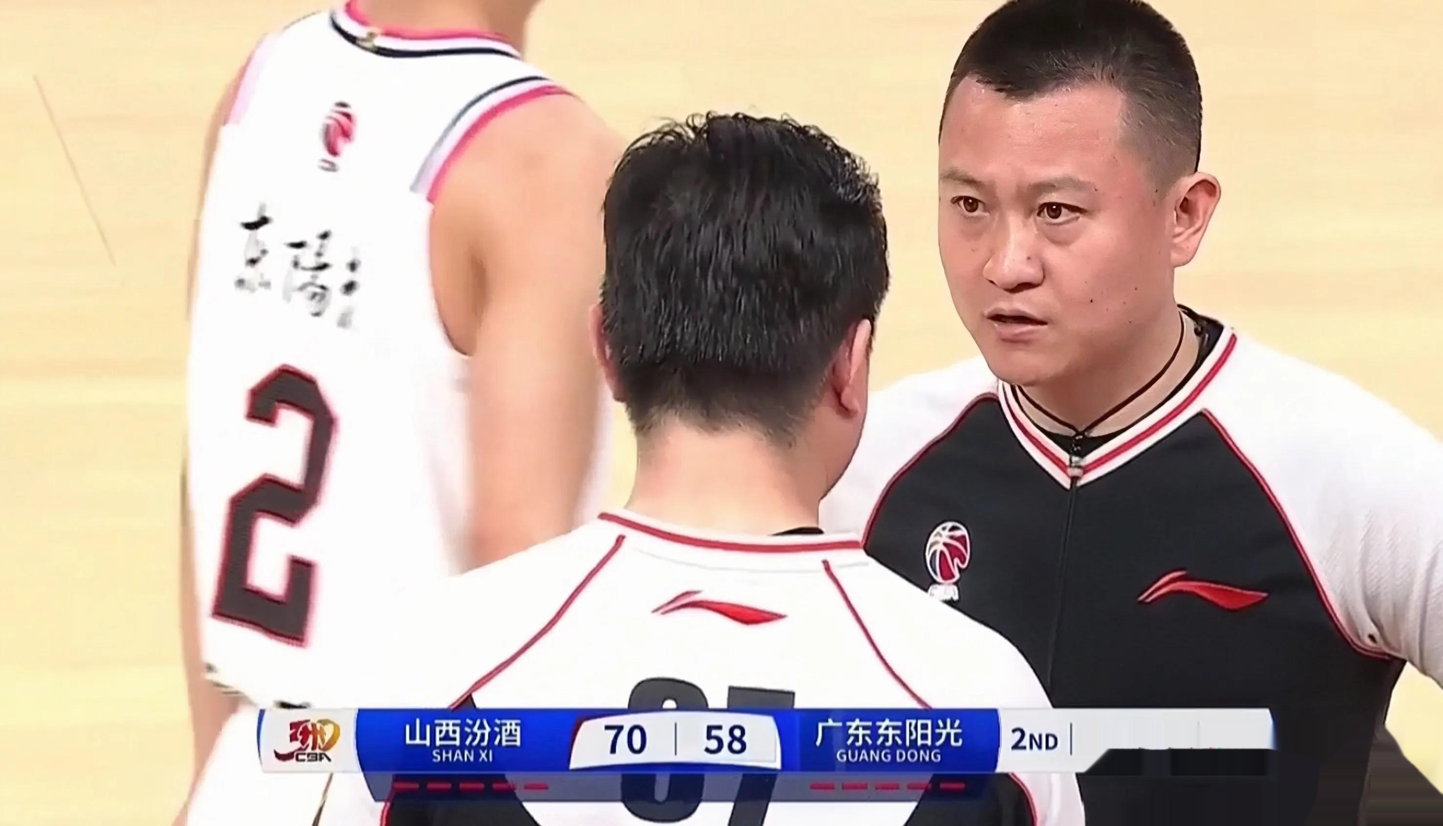 山东男篮迎国王杯关键赛;清晨扳平良机;气氛紧张;医务组通报恢复(今日山东男篮风云再起) 山东男篮迎国王杯关键赛;清晨扳平良机;气氛紧张;医务组通报恢复(今日山东男篮风云再起)