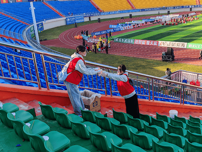 今夜德国杯传出新动向,利物浦更衣室发声,管理层表态——赛场秩序良好,赛季目标并未改变(并未是什么意思) 今夜德国杯传出新动向,利物浦更衣室发声,管理层表态——赛场秩序良好,赛季目标并未改变(并未是什么意思)